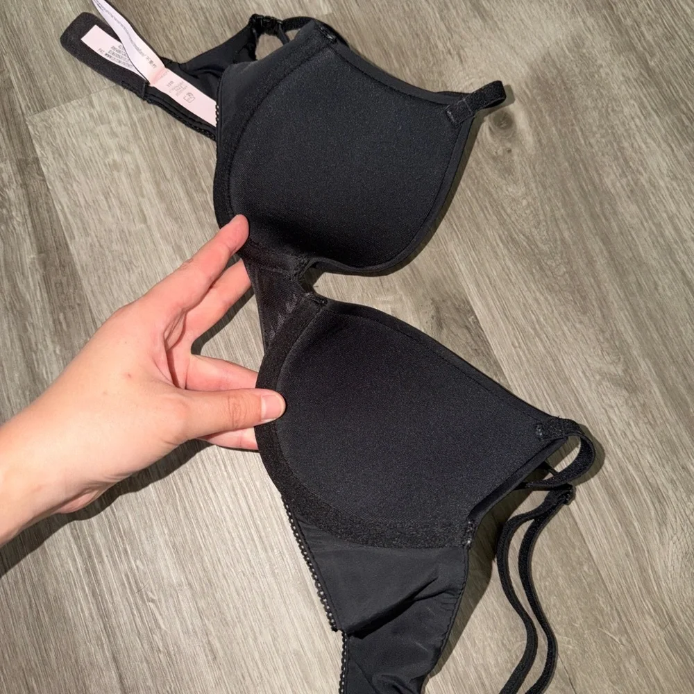 Victoria’s Secret 32B bra